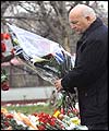 A mourner for the dead hostages