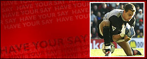 Jerzy Dudek lets the ball roll under him to be duly drilled home by Man Utd's Forlan