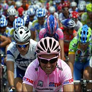 Italian Gilberto Simoni retained the overall leader's pink jersey 