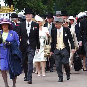 Punters pour into the racecourse
