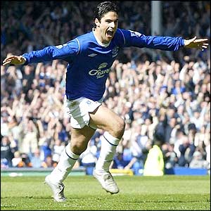 Mikel Arteta's 20-yard free-kick puts Everton ahead early on