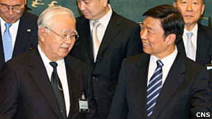 李源潮和米仓弘昌(左)(2011年5月)