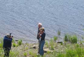 Ar lan y llyn