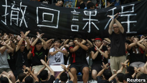 示威者反对香港在中小学开设国民教育科(03/09/2012)