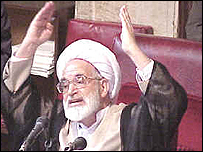 مهدی کروبی، رييس مجلس ششم در برخی موارد هم از سوی اصلاح طلبان و هم از سوی محافظه کاران مورد انتقاد قرار می گرفت