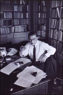 Jean-Paul Sarte em sua casa, em 1960 (foto Jean Marquis)