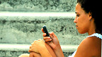 Mujer con un celular