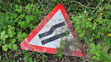 road_sign.jpg
