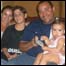 O cearense Gilberto Leite da Silva, um dos leitores selecionados pela BBC Brasil para fazer seu exame de DNA, com a família