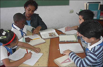 Isel Quintana, joven que se ha hecho cargo de un aula a los 17 años / Foto: Raquel Pérez