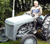 Hywel Jones ar ei dractor