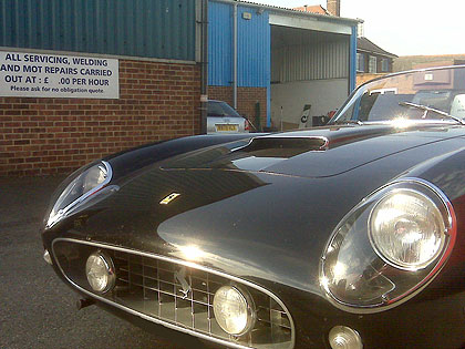 car_300609_420.jpg