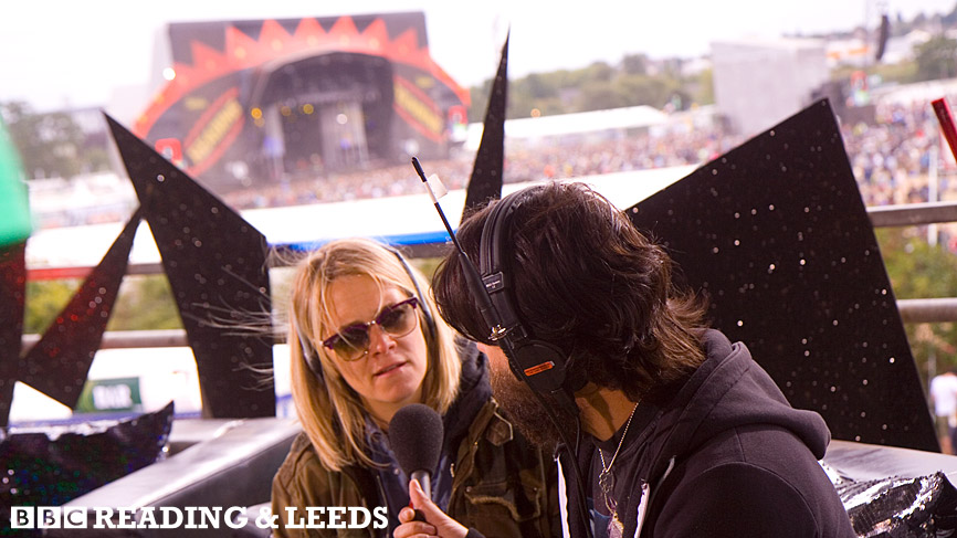 Dan visits Edith Bowman's treehouse (where she presents the BBC3 show). She's got a fantastic view of the main stage.
