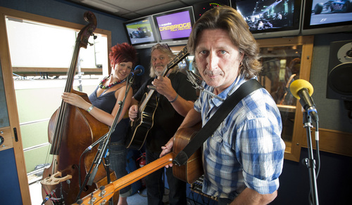 showofhandsstudio01.jpg
