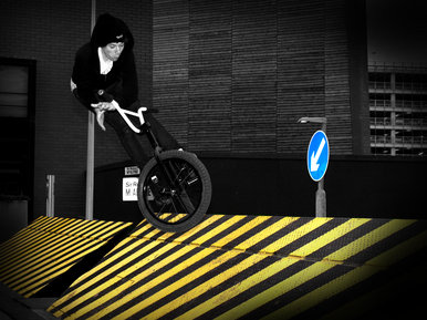 Tom, Bar-Spin