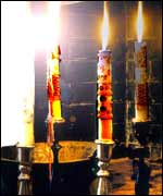 A candle burming 