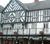 Adeilad nodweddiadol o'r Caolbarth yn y Drenewydd