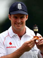 strauss_152x203.jpg