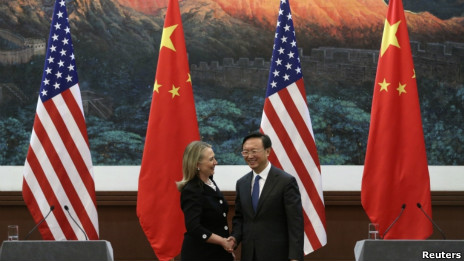 美国国务卿希拉里·克林顿与中国外长杨洁篪(05/09/2012)