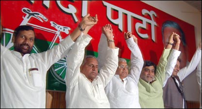 20090403110746mulayamlalupaswansanjya416.jpg