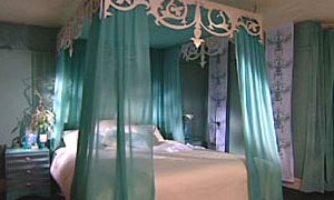 1930s style bedroom