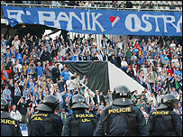 Policie střeží stadion