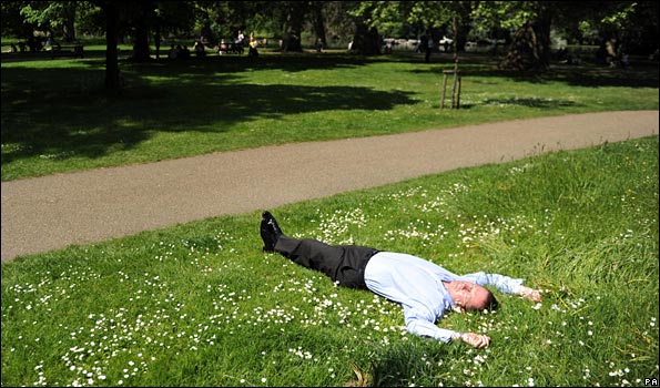 sunbathing_weather595pa.jpg