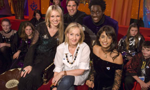 (L-R) Blue Peter presenters: Zoe Salmon, Gethin Jones, JK Rowling (author), Andy Akinwolere and Konnie Huq, with Blue Peter competition winners