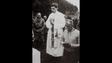 Joseph Ratzinger reza uma missa ao ar livre na Suíça no verão de 1952 