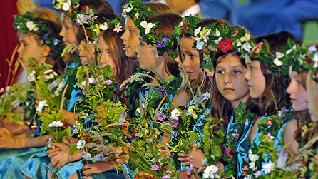 Merched y ddawns flodau
