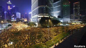 香港学生要求政府撤回国民教育科,在政府总部楼前举行集会示威(08/09/2012,资料照片)