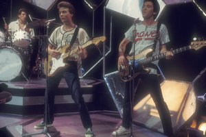 Jim from Slik works that bass...