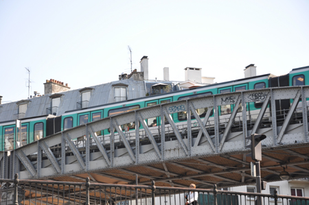 Elevated railway