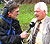 Geraint Lloyd yn sgwrsio gyda Trebor Edwards