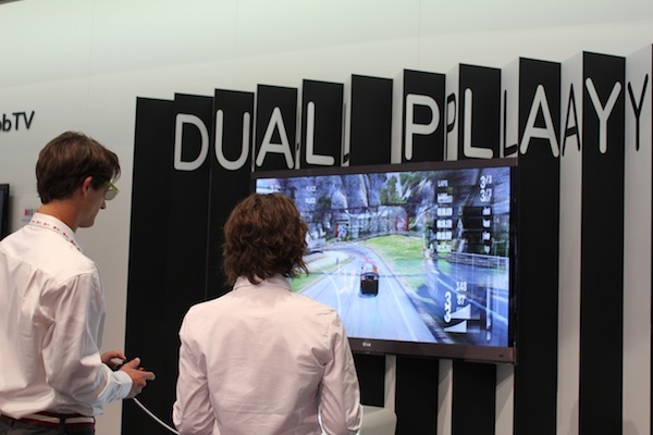 LG's Dual Play in action