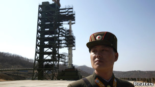 朝鮮軍人和火箭
