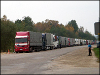 latvianlorryqueue203.jpg