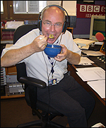 ray eats crumble