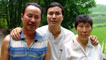 Liu Hong Liang a' cèilidh air a theaghlach air an tuath aca