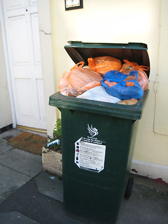 waste002_330x440.jpg