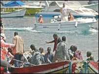 A deportação de imigrantes ilegais.