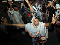blo_liyari_women203.jpg