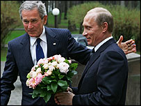 Os presidentes da Rússia, Vladimir Putin, e dos EUA, George W. Bush