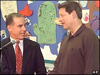 O ex-governandor Howard Dean (à esquerda) e Al Gore