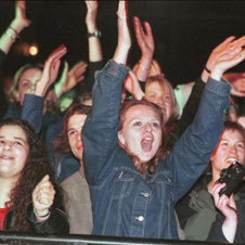 crowd_cheering226x226.jpg