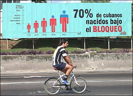 Cartel en Cuba (Foto: Raquel Pérez)
