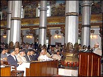 عوامی مظاہروں اور احتجاج کے بعد شاہ گنیندر پارلیمان کو بحال کرنے پر مجبور ہو گئے تھے۔ 