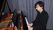 Caradog Williams ar y piano