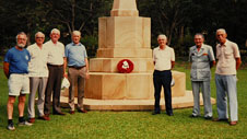 David a chriw yn ymweld ag Ynys Ambon yn 1986