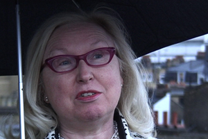 Denise finds that noise and the fast pace of city life can take its toll and searches for the calming sounds of bird song in Isleworth's Ait. 